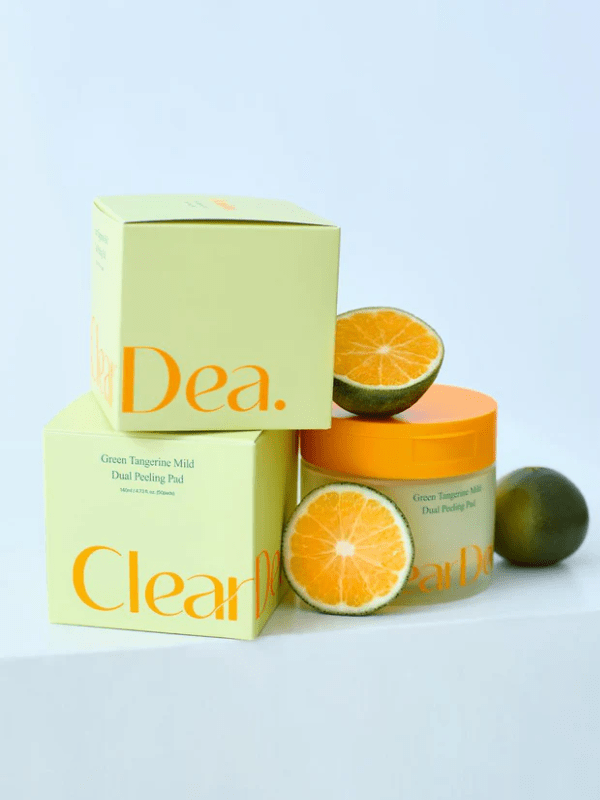 Lakinza K-beauty ClearDea Mild Dual Peeling Pad mask with 50 exfoliating pads in a 140ml container, designed for gentle skin renewal.